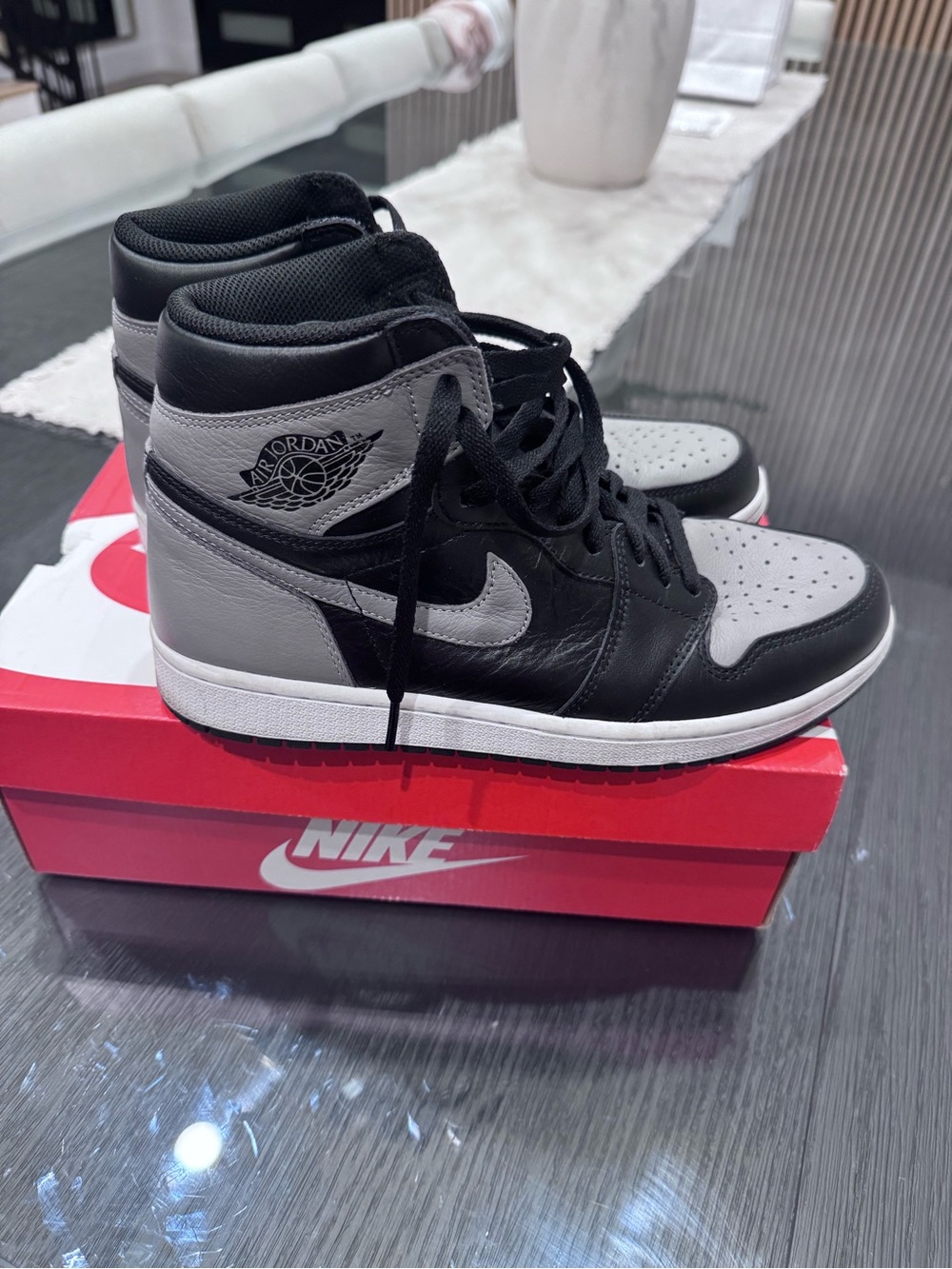 Air Jordan 1 Retro High OG "Shadow" - Black & Grey